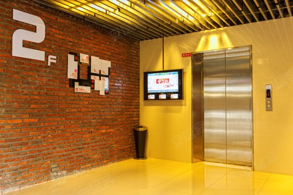 100平方全新花园式写字楼 带电梯、空调、会议