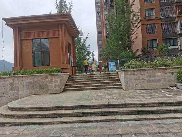 遵义小区 道真小区 尹珍大道小区 中钰海篁竹郡实景图 1 9#xe023