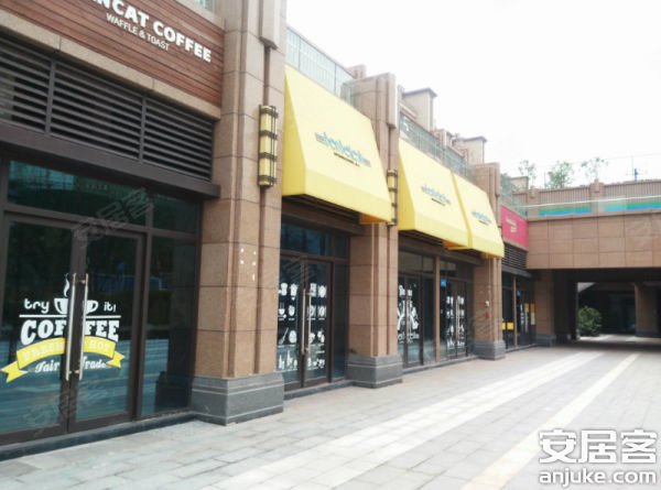 临街现铺部分带租约行业不限制单价3万送外摆