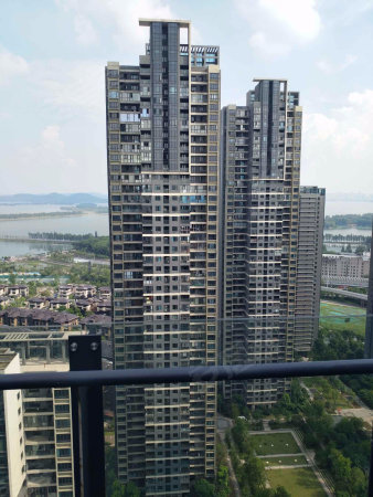 纯水岸东湖一线湖景大平层,前排中层瞰湖,品质房源诚售