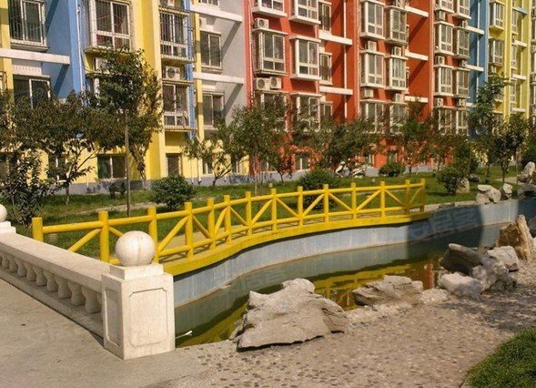 青年居易区北三东路与爱工街交汇处