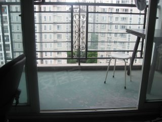 在上海莘庄地铁站附近有闵行12路公交经过吗