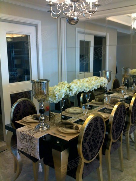 东风村。整栋出租。价格合理。家电齐全。