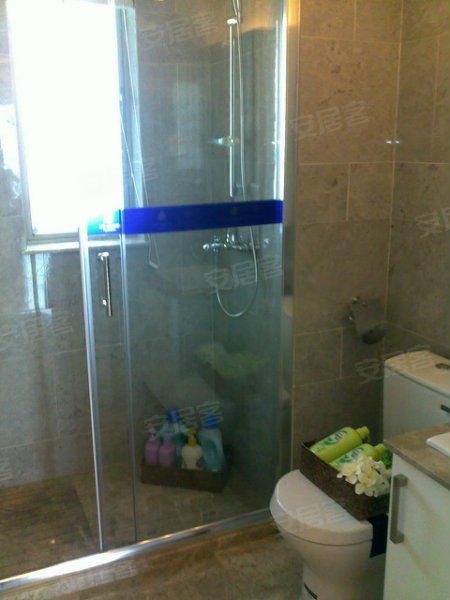 东风村。整栋出租。价格合理。家电齐全。