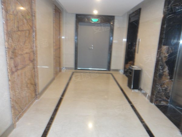 【泓毅大厦】位于宜山路万源路路口,近地铁9号