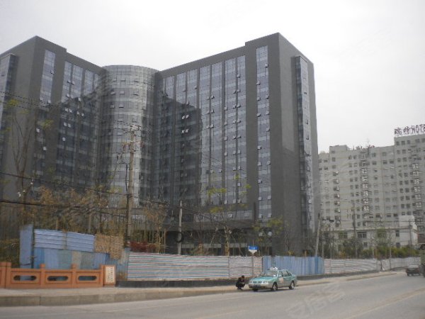 【泓毅大厦】位于宜山路万源路路口,近地铁9号