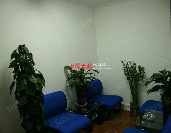 【泓毅大厦】位于宜山路万源路路口,近地铁9号