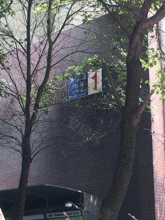 怡泰花园、3楼带大平台、套二精装修、14年次