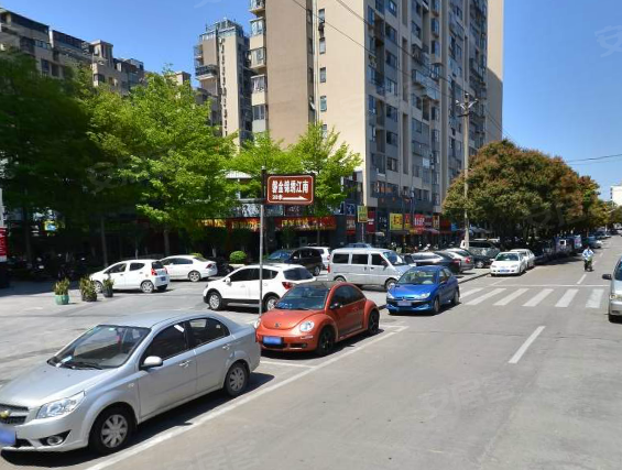 岳口小区精装三房,满五唯一免大税 楼层适中,交