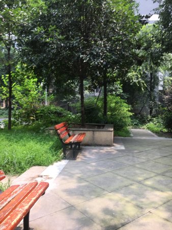 怡泰花园、3楼带大平台、套二精装修、14年次