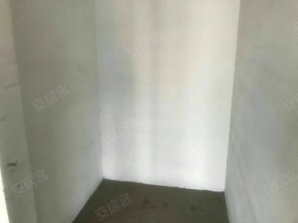 套内一万买新山村轻轨站楼上正规大三房带超大