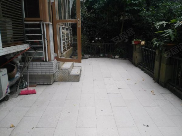 小区门口就是地铁口,枫林秀色大套三+带三个花