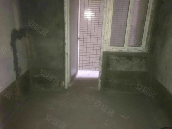 套内一万买新山村轻轨站楼上正规大三房带超大