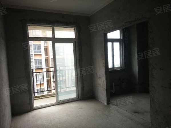 阳逻欣隆湖滨半岛环境优美,交通便利,大三房,单