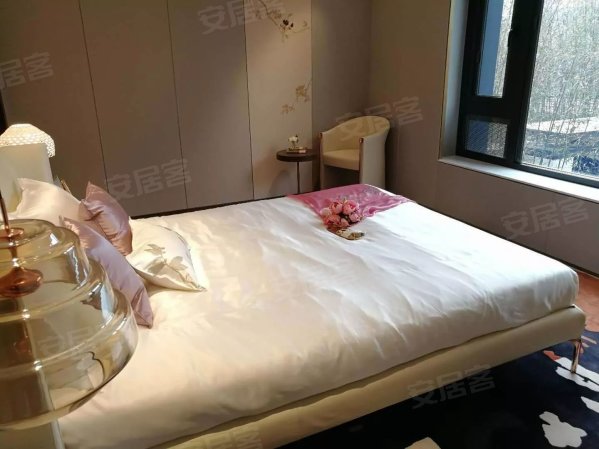 护城河内 龙脉之首 双地铁口+实验学校+泰华商