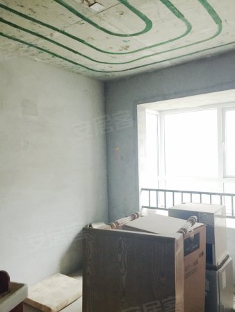 光谷东 绿地理想城光谷满庭春81平毛坯两房 带