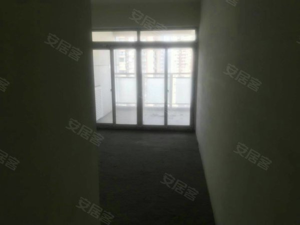 套内一万买新山村轻轨站楼上正规大三房带超大