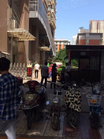 兴庆路 民生新世界15层97平精装双气南北通透