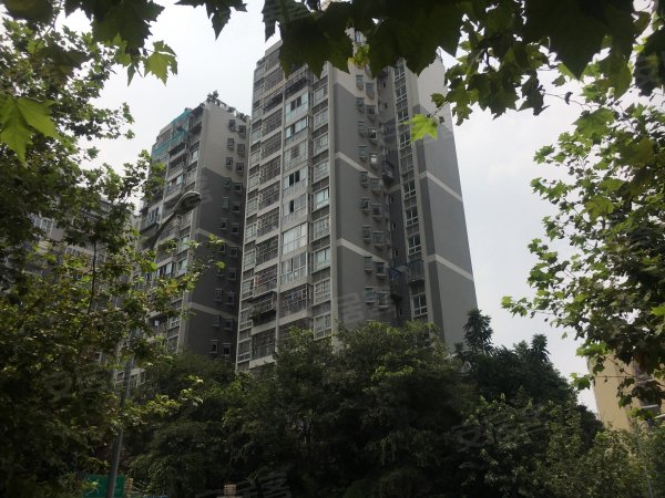 怡泰花园、3楼带大平台、套二精装修、14年次