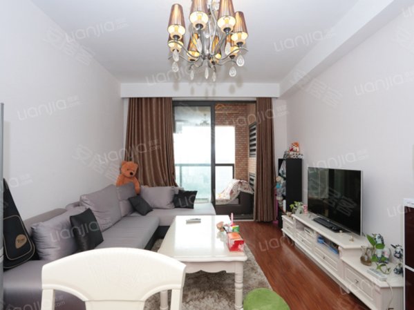 此房产证两年,开发商精装修,南向户型,高楼层,采