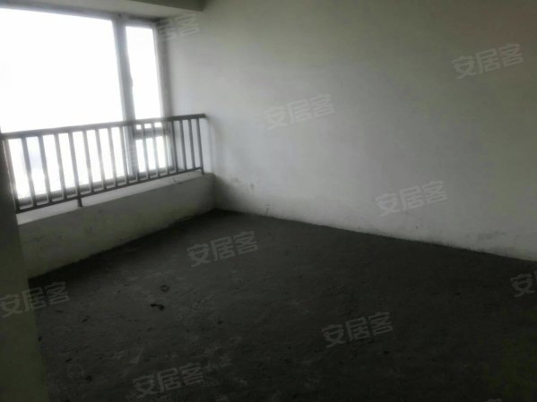 套内一万买新山村轻轨站楼上正规大三房带超大