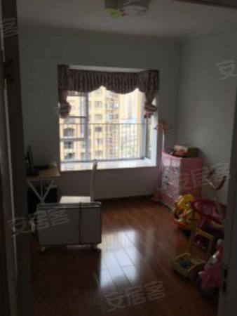 金堂棕榈湖国际社三期前临北河,后靠大学城,精