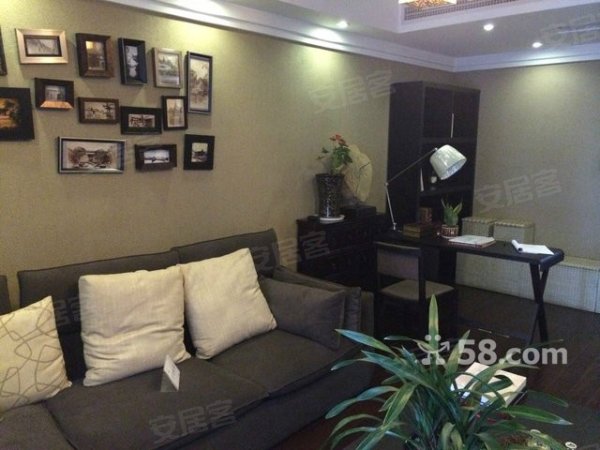 台路与赫山路交汇处(碧水晴天附近),王家湾汉水