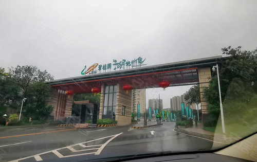 碧桂园湖光山色小区大门入口