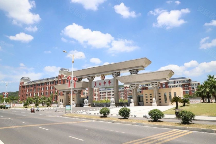 中心,北大新世纪(广丰)实验学校,城北小学,贞白中学等优质教育资源