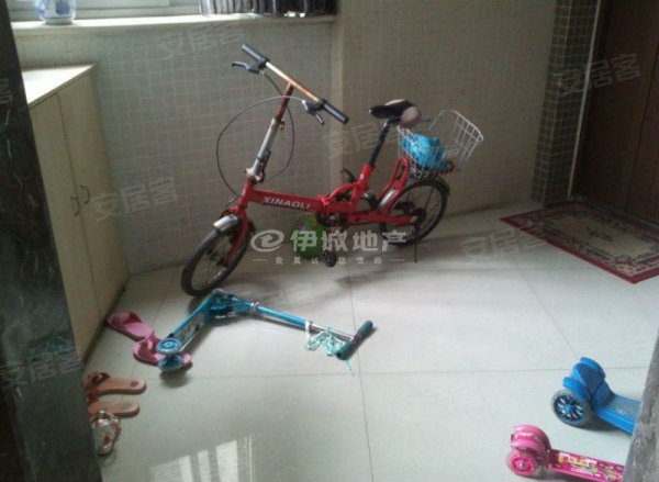 茶店子迎宾大道2号地铁双出口 115万买精装套三对中庭游泳池高清图片
