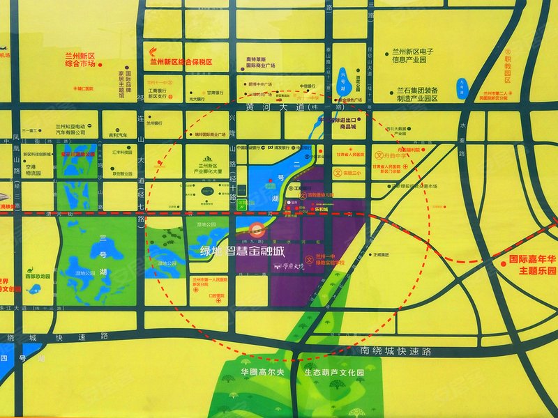 东邻防护绿化带,南面远眺高尔夫球场,地铁5号线贯穿而过,占据兰州新区