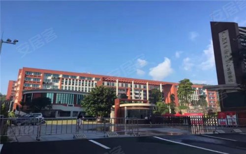 广铁一中(万科城)外国语学校是由万科集团和清远市玉腾教育投资