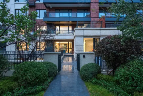 9月15日,华润·翡翠城阔景高层盛大开盘,耀世