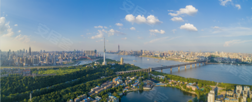 终于迎来春暖花开   站在新起点的武汉   成为全国网民最想去的城市