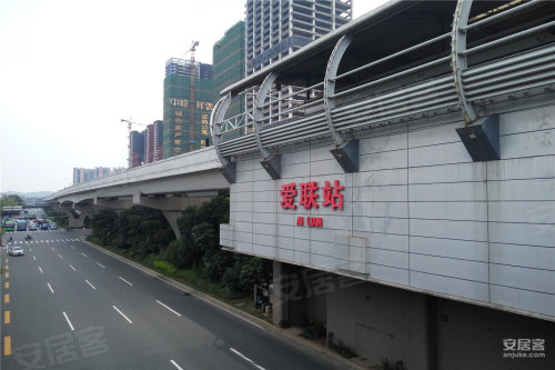 交通方面,中粮祥云紧临龙岗大道主干道,位于地铁3号线爱联站d