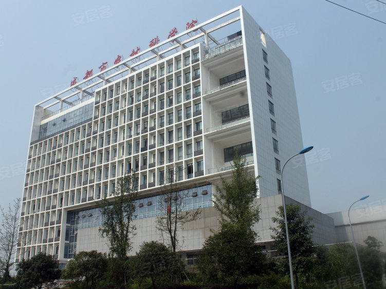 05/ 18 学校 项目紧邻成都市农林科学院,仅一街之隔,住家可享受周边