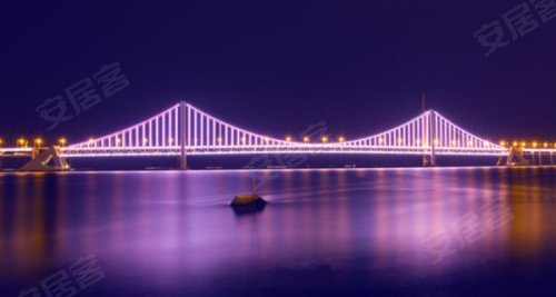 自从跨海大桥建成通车以来,大连从此又多了一个美景.