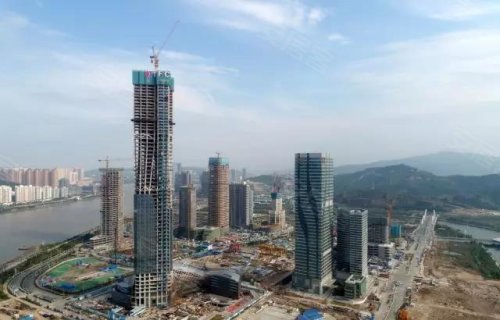 与之毗邻的洪湾港,成为珠海市区进出口企业的首选卸货港,珠港澳济圈