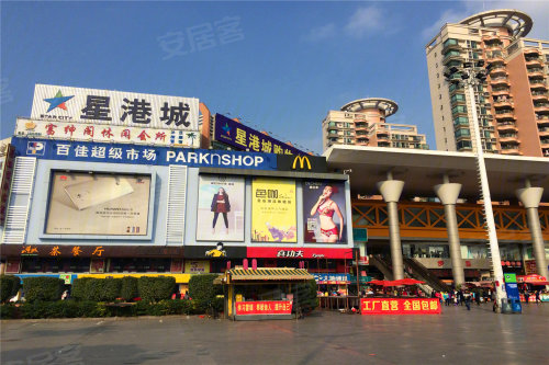 星港城,华润万家,佳华等大型商超组成的传统商业中心,一个是以联投
