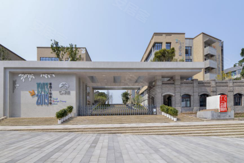 (首地人和街小学实拍图)和谐福美好归心居所,盛放天伦之乐首地61