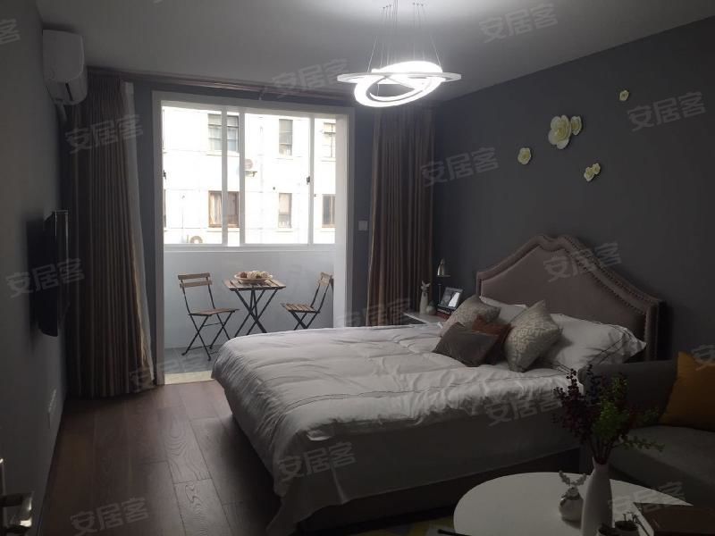 【房东结婚花了15万的装修,别具一格,年轻人的