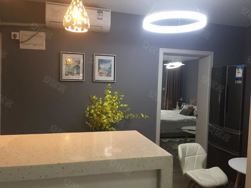 【房东结婚花了15万的装修,别具一格,年轻人的