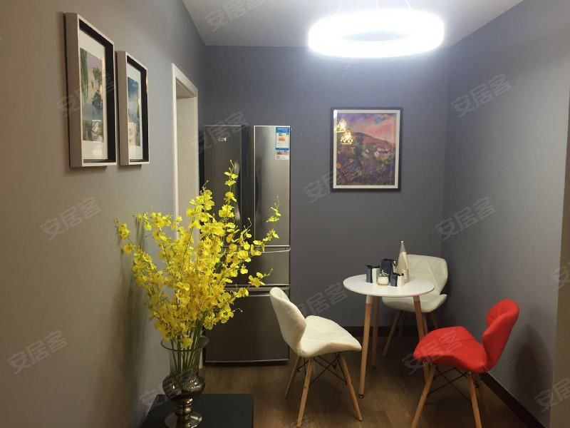 【房东结婚花了15万的装修,别具一格,年轻人的