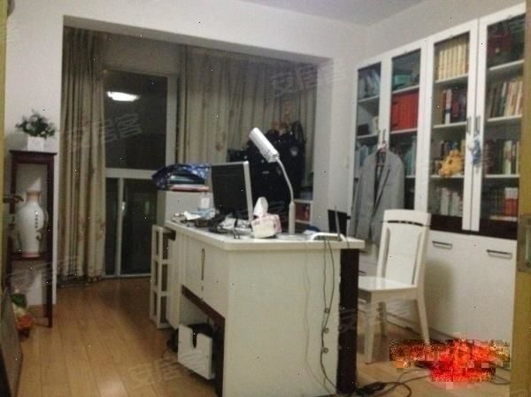 【顾村中学旁大三房 满5 业主置换 还送精装修