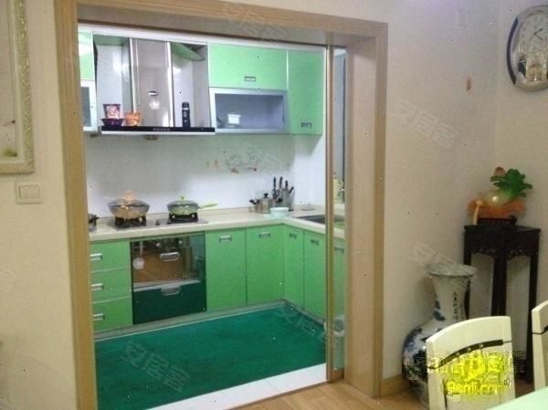 【顾村中学旁大三房 满5 业主置换 还送精装修