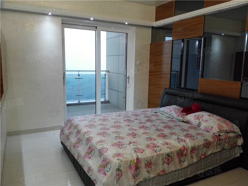 【深圳湾口岸,三湘海尚三房出租,装修低调