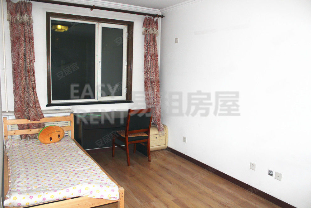 【易租房屋 天通苑东三区板楼精装南北