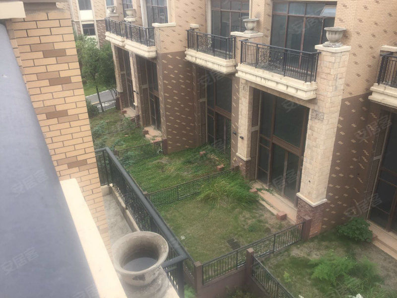 【李嘉诚旗下和记黄埔长江实业豪宅 联排别墅