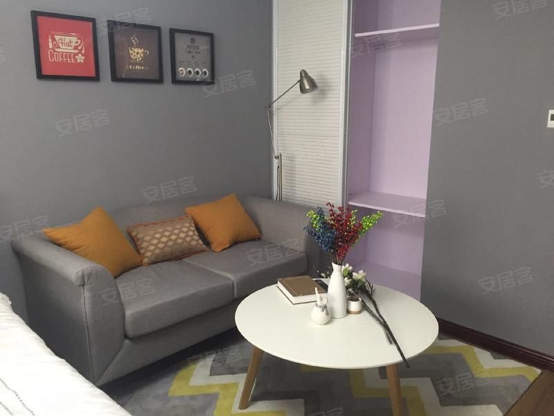 【房东结婚花了15万的装修,别具一格,年轻人的