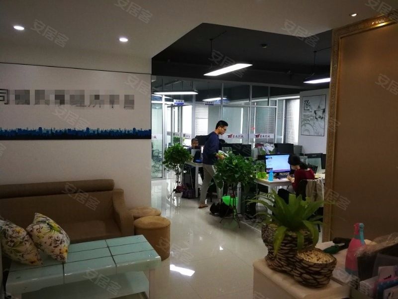 世欧公主塔 电梯口5个办公室 业务大厅 看房有锁